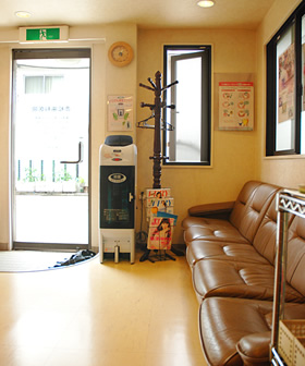 スリッパ殺菌ディスペンサーを完備しております。